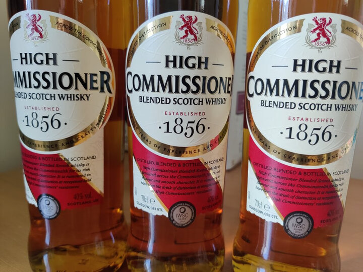 罗曼湖酒:"这是一款好喝可口的whisky.这款威士忌来自苏格兰.