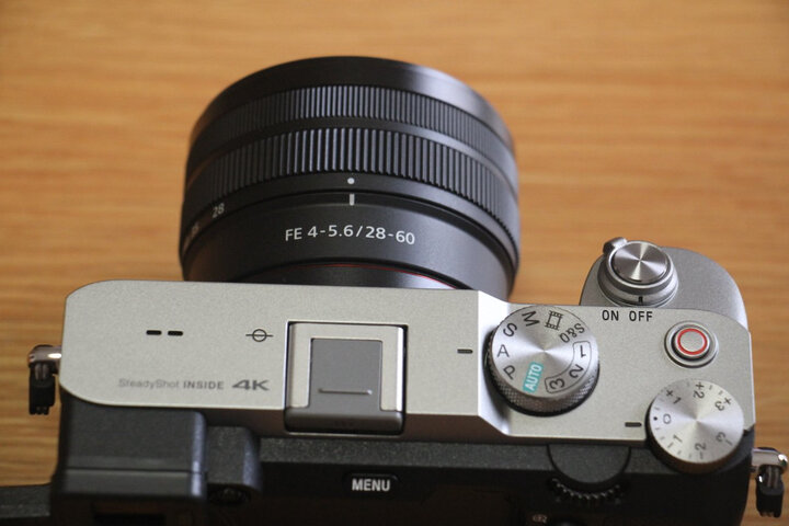 索尼ilce-7c:"产品包装:包装盒裹保鲜膜 减震材料 京东的快递盒,包装