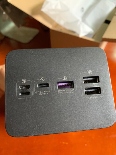 罗马仕(romoss)pea57:"做工质感:塑料质感可以蓄电容量:容量很大,可以