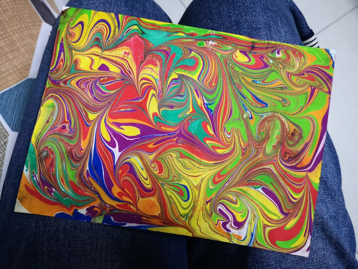 美乐童年浮水画:"这个水拓画的原理真神奇.