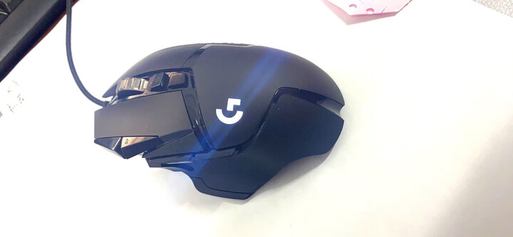 罗技(g)g502hero:"耐用度:我感觉拿能用个一两年响应速度:超流畅,很丝