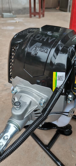 安装很简单以前买过一台华盛泰山的喷雾器这次买割草机专挑的华盛大