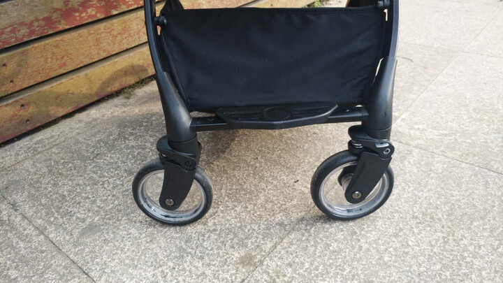 小车车很好用 轱辘很顺滑 空间也可以 外观漂亮 刚买回来好多地方不会