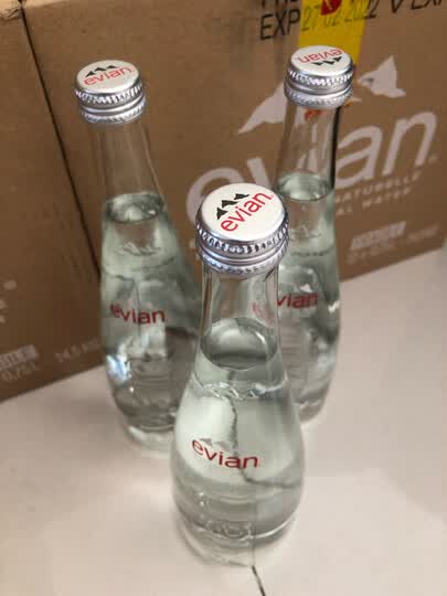 法国原装进口 新年年货送礼 evian依云矿泉水 玻璃瓶 750ml*12瓶 整箱