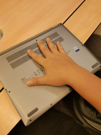 电脑很轻,功能齐全,.