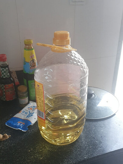 满满一桶油 整个春节都用不完