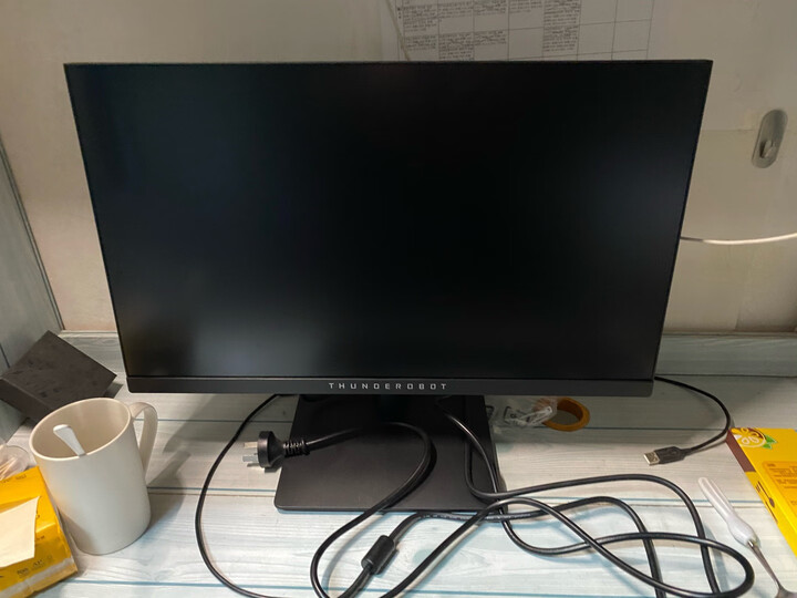 雷神(thunderobot)雷神显示器:"外形外观:外观简洁,设计的一体感很强