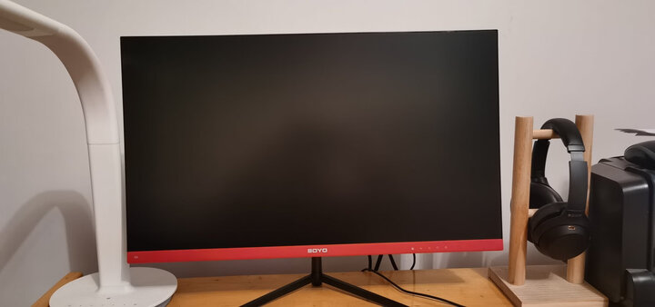 梅捷(soyo)x6:"显示器非常好,没有坏点和亮点,大小也正好很漂亮.