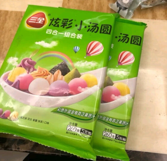 三全炫彩小汤圆:"孩子特别喜欢这个五彩小汤圆,各种颜色,每个颜色口味