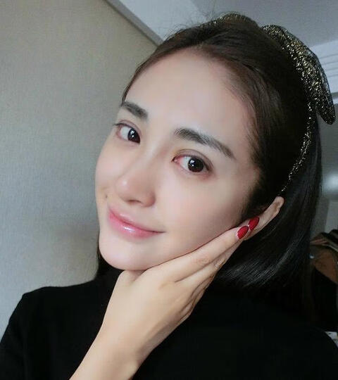 形象美(images):"images形象美绵羊油滋润面霜 身体乳霜 补水保湿秋冬