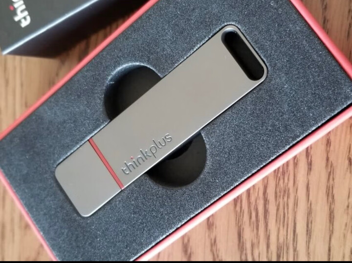 thinkplus tu100 闪存盘:"这个闪存u盘比传统的优盘要好得多,存储的