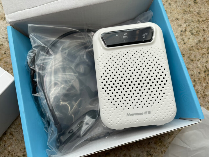 纽曼k51:"朋友推荐的,发音比较清晰响亮～第一次接蓝牙耳机需要等待