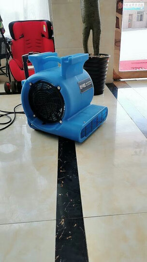 吹地机功率大,风力大.