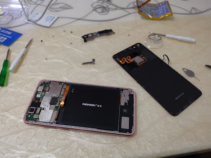 诺希华为p9/荣耀8:"电池非常好,第二次买了,换了以后手机满血复活.