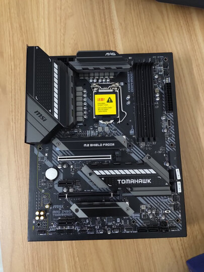 分量够沉.今年已经连续购入3张微星490了.希望微星主板继续加油.关.