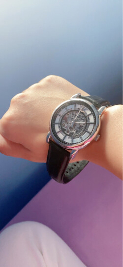 安普里奥·阿玛尼ar1981:手表很漂亮,老公很喜欢,特别休闲显年轻