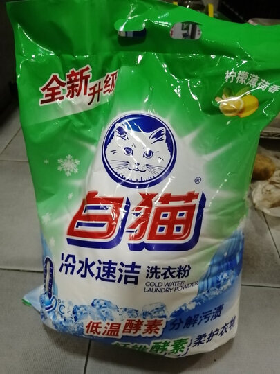 白猫洗衣粉:"白猫洗衣粉洗的很干净,很好溶解,用起来很方便,外包装