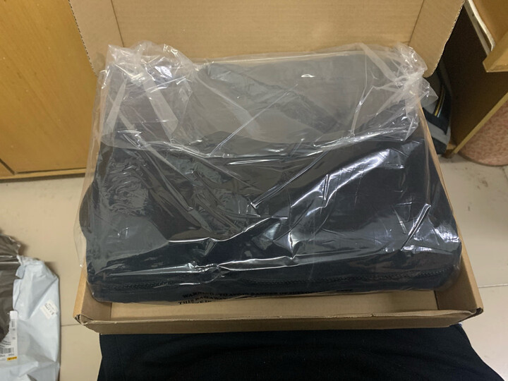 北面(the north face):"用盒子装的衣服,满满的诚意,过冬就靠它了.