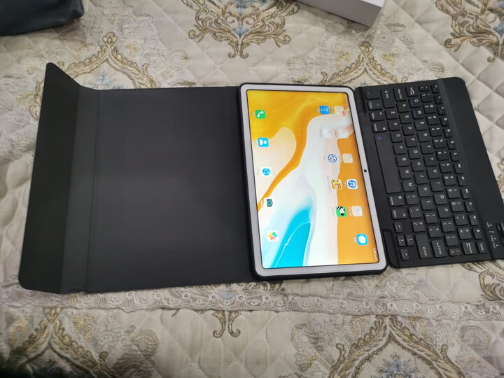 华为matepad 5g:"皮套很服帖,保护效果很好,键盘手感也很好,快递速度