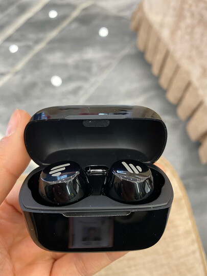 漫步者tws1:"做工质感:很不错哦,很有质感音质音效:感觉不错舒适度