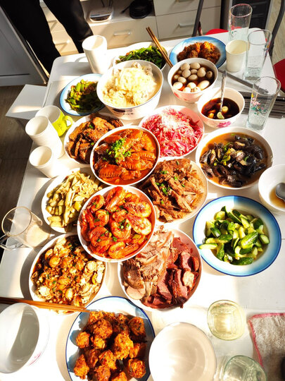 加拿大猪软骨:"肉比较多,软骨炖软烂了也非常好吃～补钙首选～年夜饭