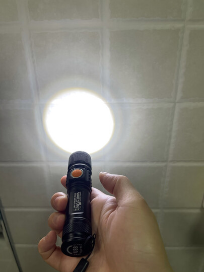 手电筒光照很亮 外形小巧 三种光照 值得购买