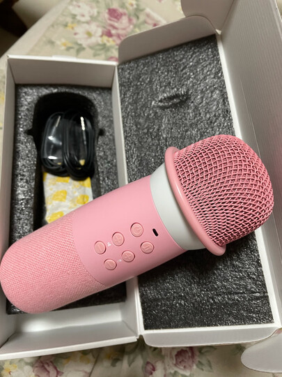 唱吧喇叭麦克风g1:"拿出来香香的,里面的香包很好闻,试了下,很好玩