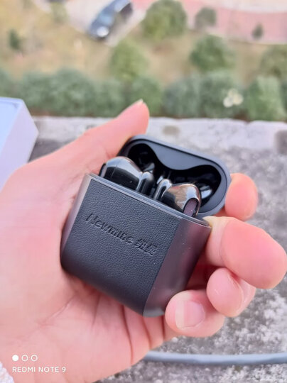 纽曼tws-x3:"做工质感:工艺很细腻,做工精致美观大方,皮质手感真的