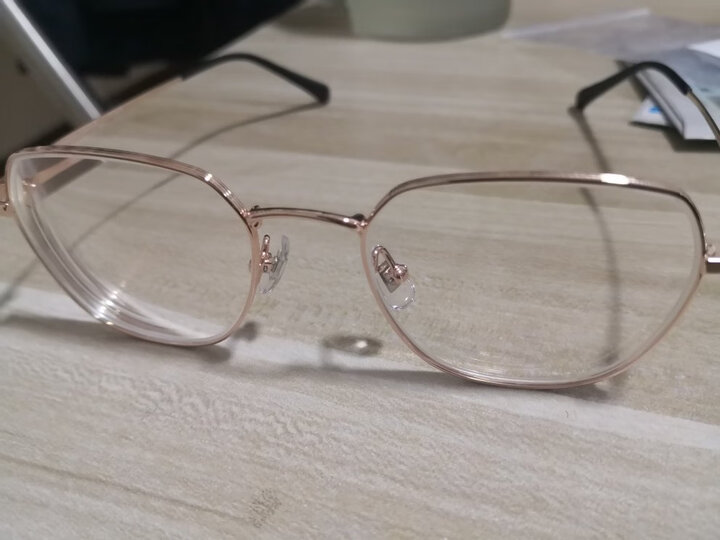 镜宴(coastal vision)cvo4012:"眼镜真的不错,金色适合女生,眼镜盒