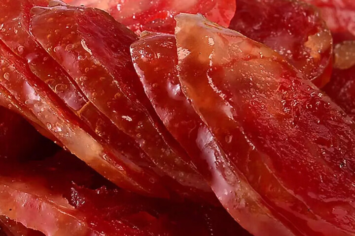 金鳌传统腊肠500g:"以前都是在沃尔玛超市买的金鳌腊肠,这回看到京东