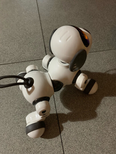 盈佳11801机器狗:"外形外观:黑白色的 外观非常漂亮产品包装:外包装