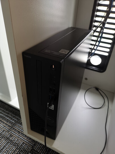 戴尔d2720ds:"外形外观:简洁大气!尺寸大小:屏幕大,分辨率高!