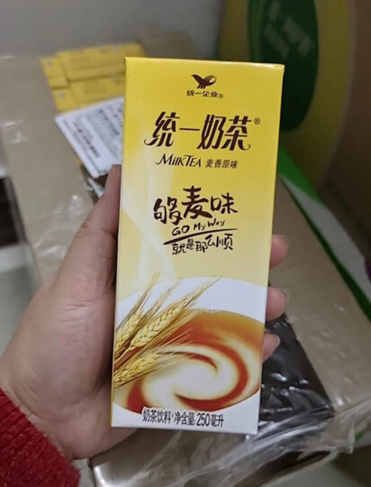 统一奶茶:"曾经我最喜欢喝草莓味的统一 后来老妈一直让我买 成箱成箱