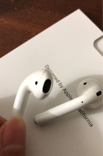 appleairpods:"音质真的没得说,但品控有待加强啊,有时候戴着帽子听时