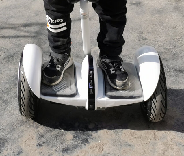 九号机器人ninebot九号平衡车:"挺好的,很好上手,设计很人性化.