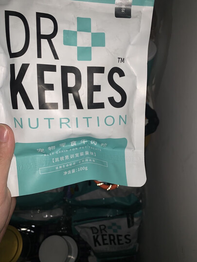 适口性:狗狗很爱吃,吃了咱们家狗粮,别的狗粮都不吃了.毛发亮." - 京