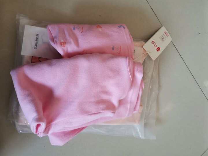 红豆纯棉内衣:"红豆品牌的内衣品质有保障,给小孩穿的很放心,纯棉材质