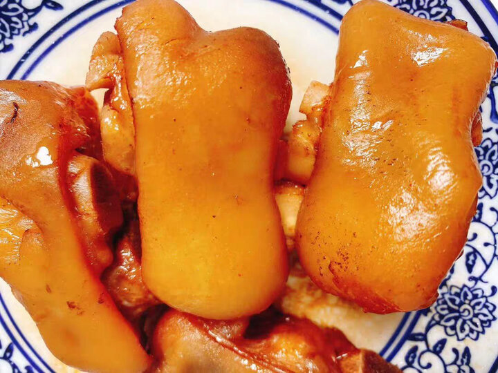 京东跑山猪黑猪猪蹄块:"猪蹄真是不错,冷链运输保证新鲜,还保证了效率