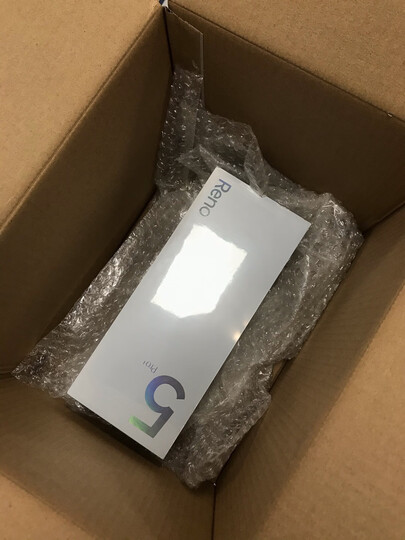 opporeno5 pro :"这么快就收到手机了,包装很大气,黑色手机质感很好