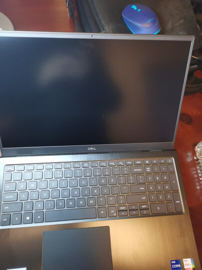 戴尔ins 15-5509:"买来出差的,这个品牌第一次买,但是很好.轻薄,方便.