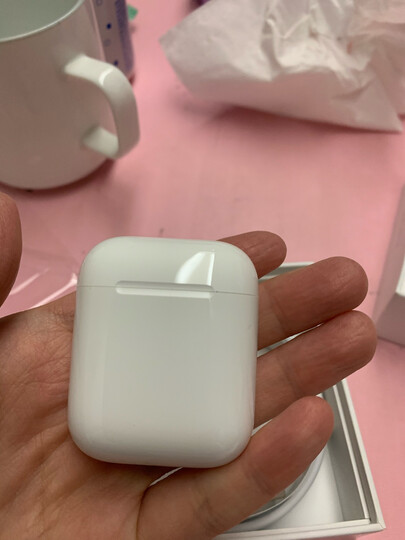 appleairpods:"做工质感:圆滑,手感挺好,巨吸灰尘,只能戴套吧音质音效