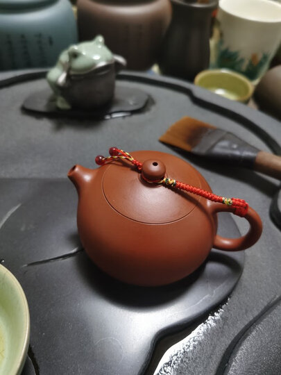 小西施壶特别漂亮,一个人喝茶大小刚好合适,壶盖严丝合缝,出水顺畅