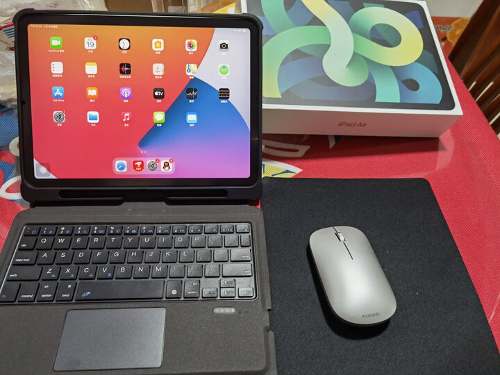 邦克仕(benks):"链接很快,键盘手感很好,外壳的角度多样,很好用,也