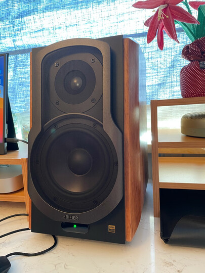 漫步者s1000mkii:"外形外观:很重,很有分量;拿完快递没想到体积这么大