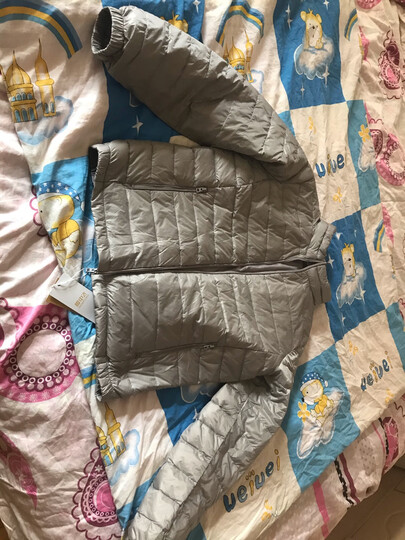 样式和其他的羽绒服差不多吧,没什么特别的,颜色没有图片上的好看