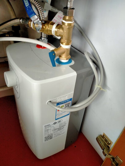 海尔(haier):"厨宝小巧,结构紧凑,不占空间,容易安装,加热速度快,服务
