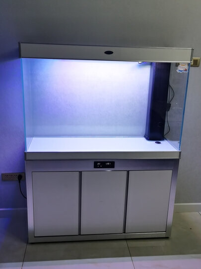 鱼缸收到了,质量很好,物流很快,安装师傅也很用心,期待7天后养鱼.