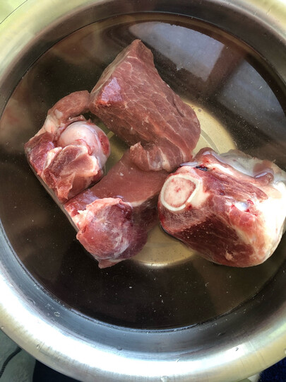 双汇带肉猪筒子骨:"看起来很新鲜,肉和骨髓都很多,真的不错,还比超市