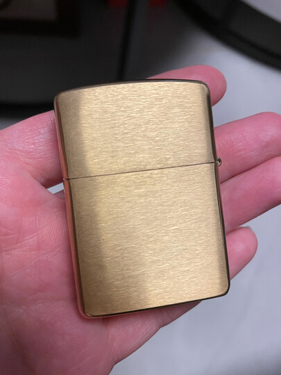 zippo168:"打火机到手了,颜色很漂亮,手感也不错,款式比较经典不会