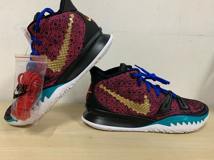 耐克(nike):"欧文的正代签名鞋,从来没让人失望过,之前买的欧文6,脚感